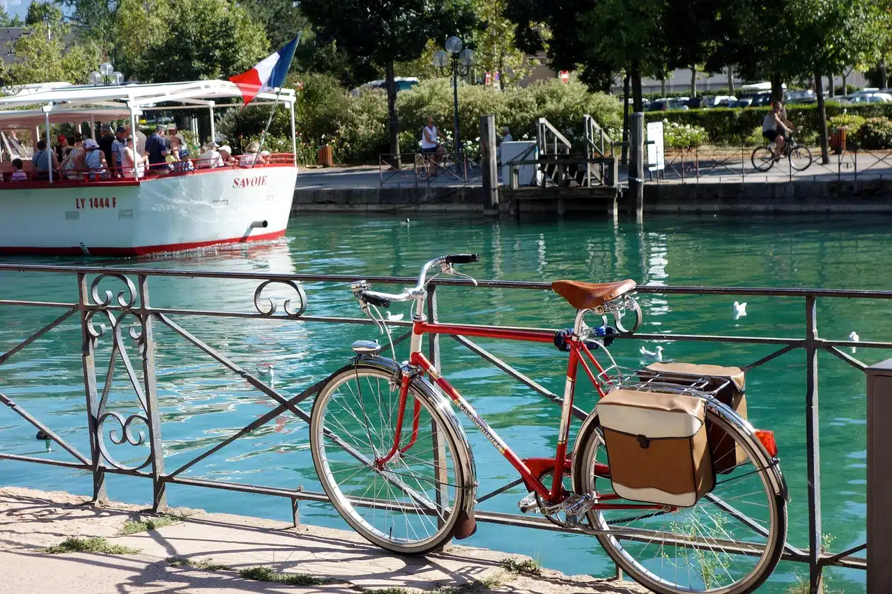 Cyclotourism in France: a quiet road through rural landscapes